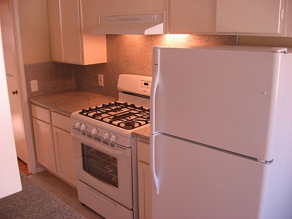 3rd image of 2905 Alma St