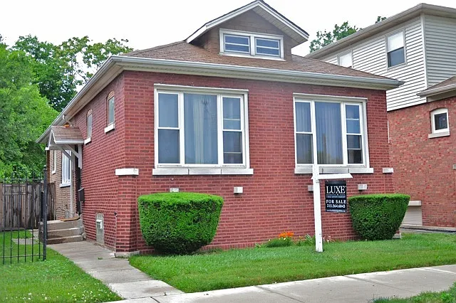 8144 S East End Ave photo 1