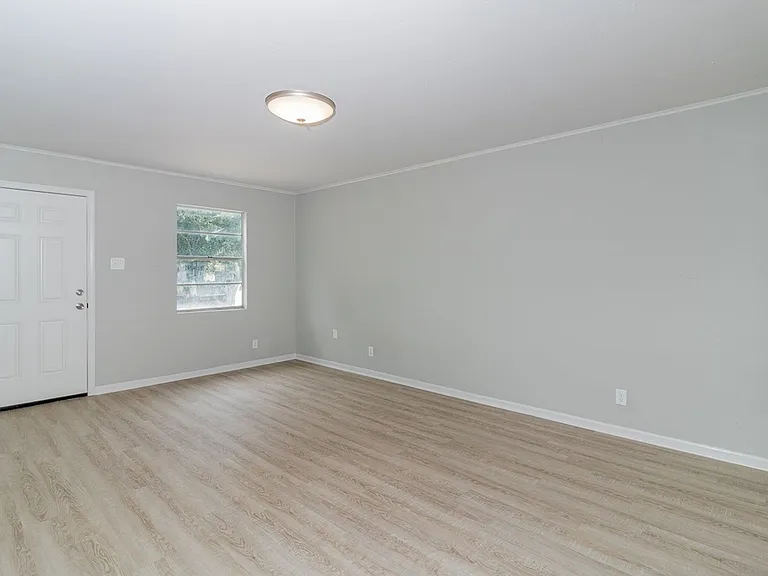 721 N State St — Photo 14