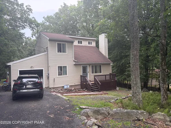 2133 Mallard Ct, Bushkill, PA 18324