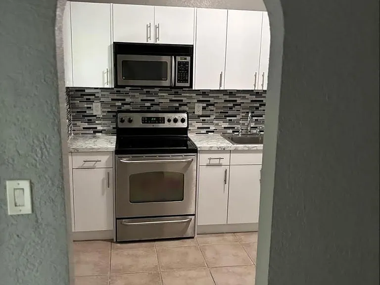 407 SE 3rd Ave #B — Photo 3