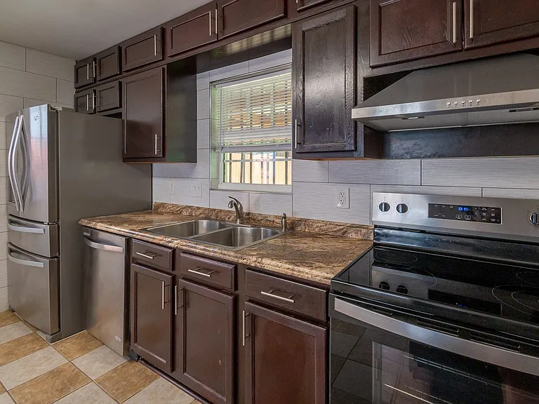 1053 Brianna Way — Photo 33