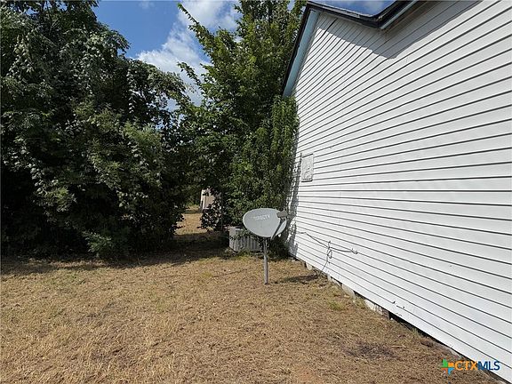 4th image of 500 E 6th St