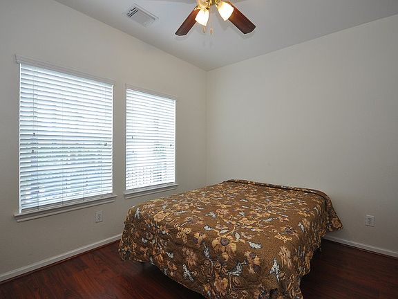 3rd image of 1109 W 15th 1/2 St Unit K