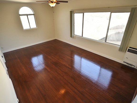 5th image of 479 Merritt Ave #8
