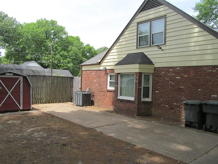 3111 Estes St — Photo 3