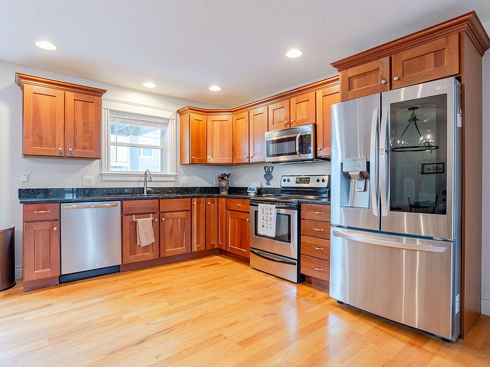 2nd image of 7 Heath Street #17