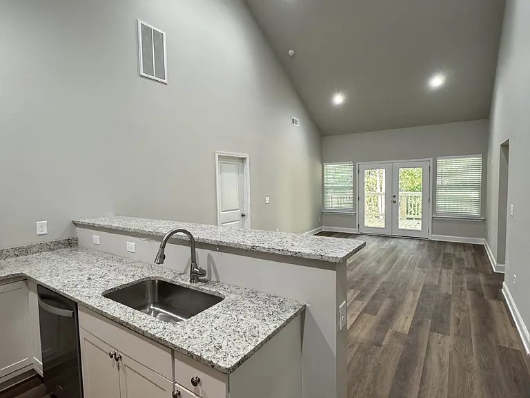 2644 Ladd Dr — Photo 14