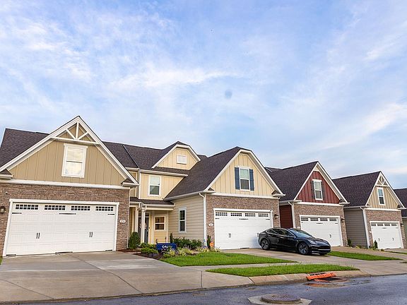 Never drive more than 10 minutes to all shopping and food places !