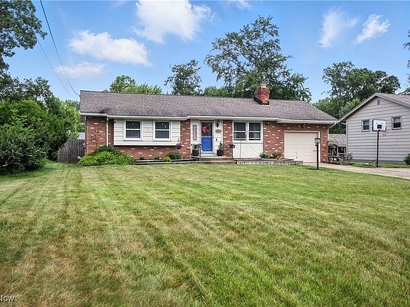 5th image of 1860 Lancaster Dr