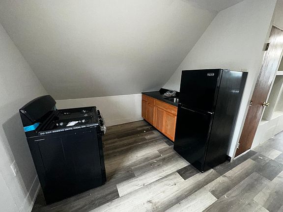 2nd image of 29 E Cottage St Floor 1