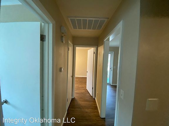 3rd image of 1808 Hardy Dr