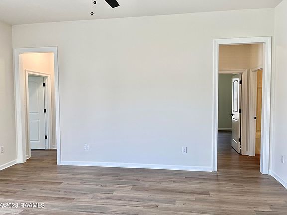 3rd image of 105 Lightbourne Dr
