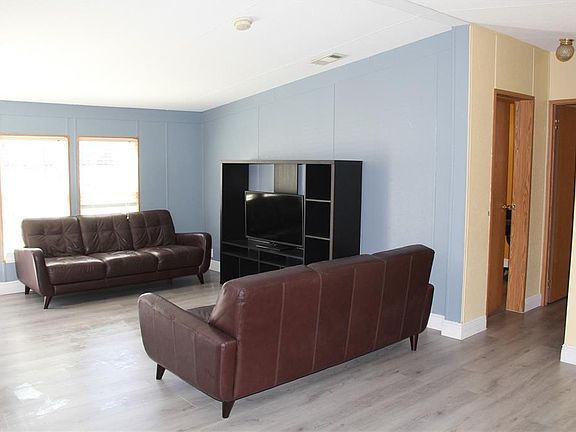 3rd image of 13201 Crowell Rd