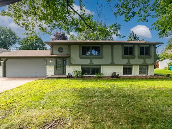 8424 Rhode Island Dr N, Brooklyn Park, MN 55445