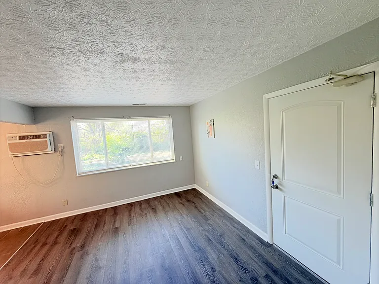 1437 Ambrose Ave #3 — Photo 4