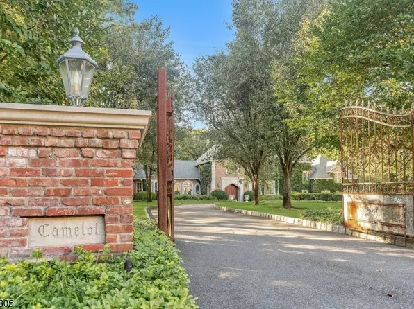 26 Ash Rd, Upper Saddle River Boro, NJ 07458