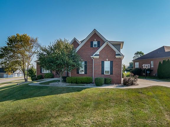 3rd image of 168 Gleneagles Blvd