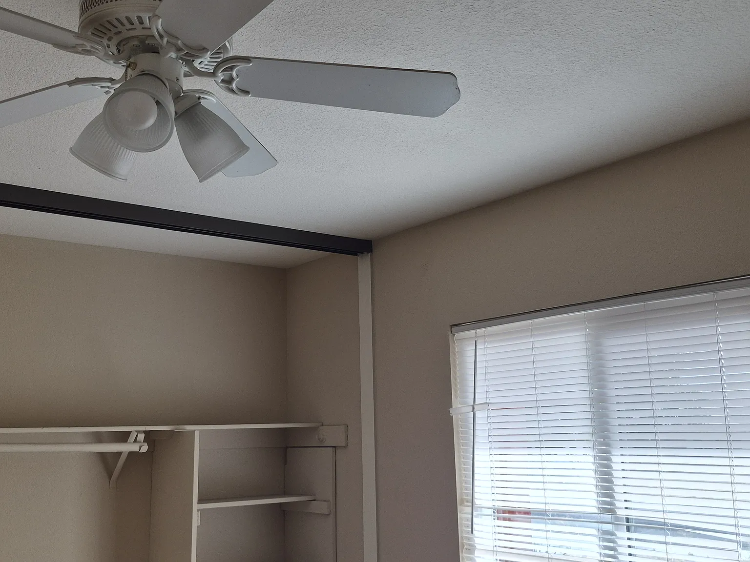 4 bed, 1398 sqft, $2,400 — Photo 3