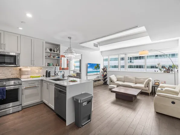 800 Avenue At Port Imperial image 2 of 28