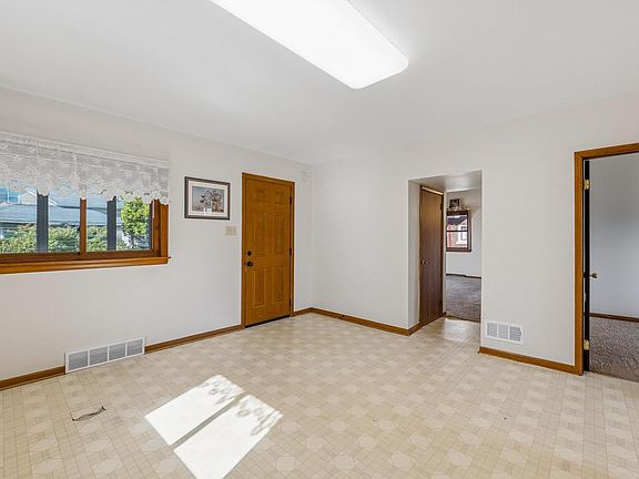 3rd image of 727 Milwaukee STREET