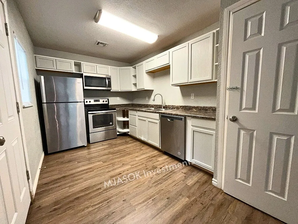 3 bed, 2.0 bath, 1128 sqft, $925 — Photo 4