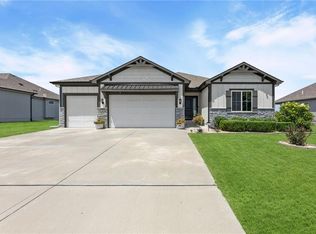 4805 SW 3rd St, Blue Springs, MO 64014