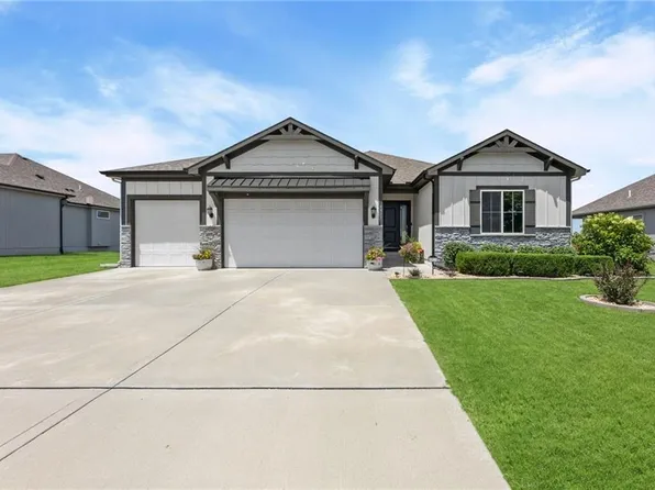 4805 SW 3rd St, Blue Springs, MO 64014