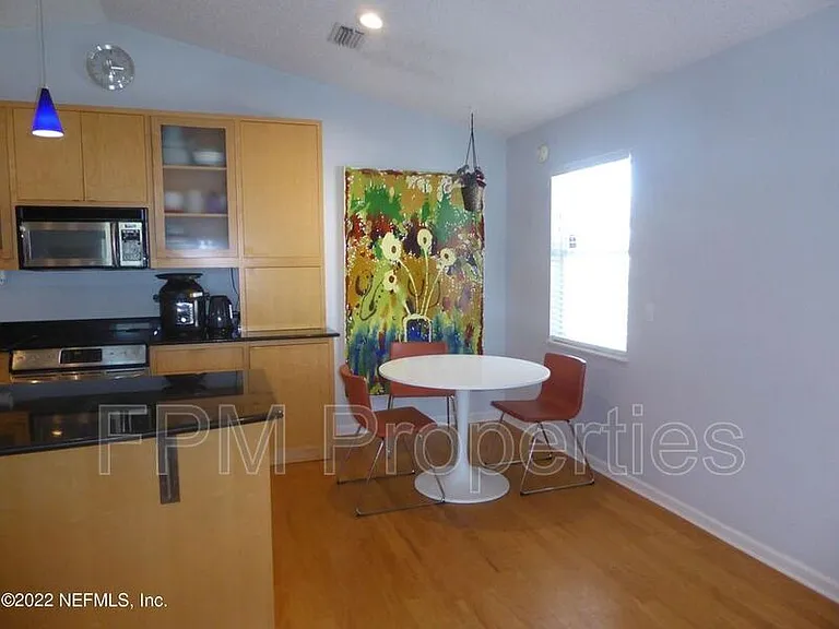 625 11th Ave S — Photo 7