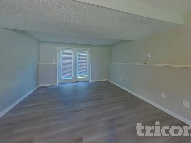 111 Woodspur Rd — Photo 15