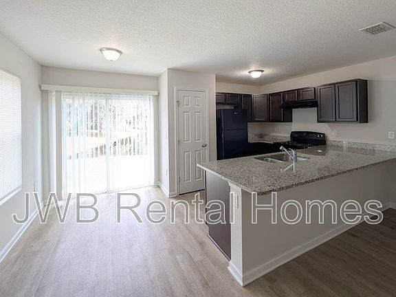 3rd image of 6801 Lake Mist Ln