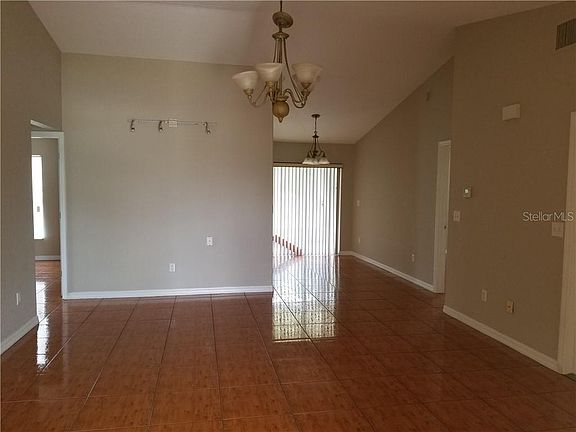 4th image of 709 Pelican Ct