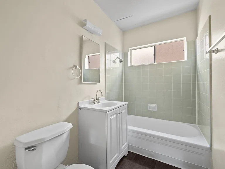 418 W Regent St — Photo 9