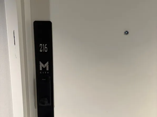 3883 Quartz Rd #216, Mississauga, ON L5B 0M4