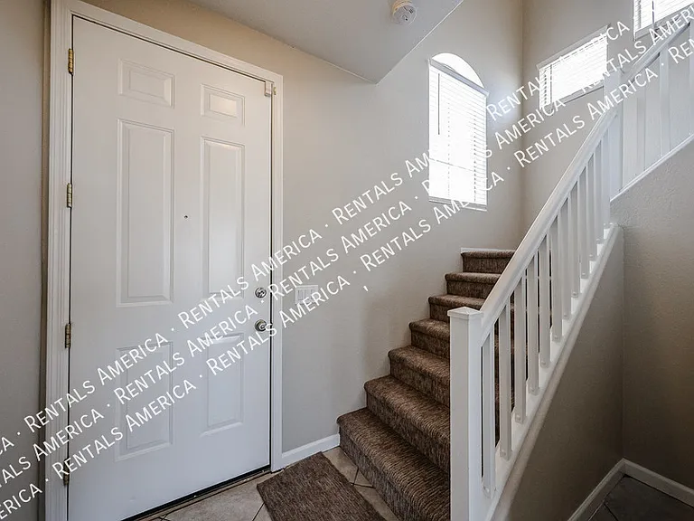 3825 S 60th Dr — Photo 5