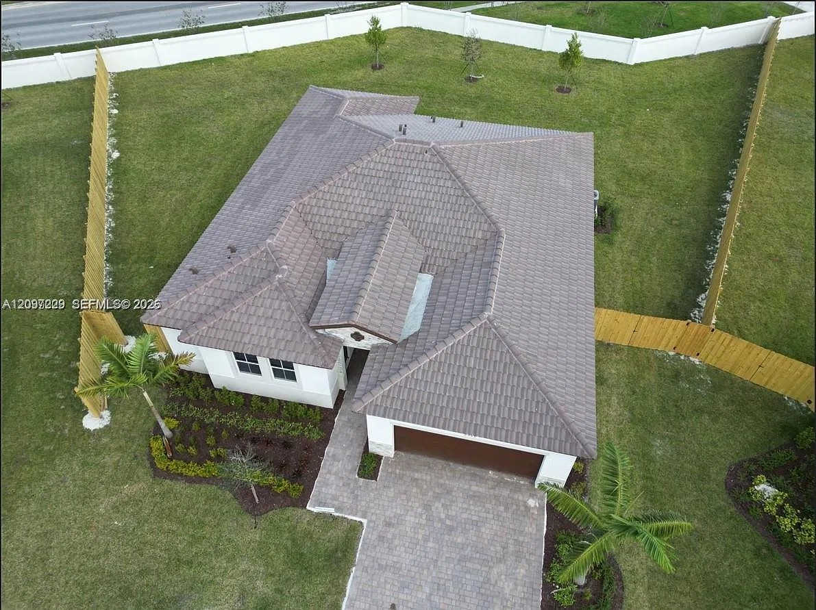 2355 SE 24th Ct — Photo 3