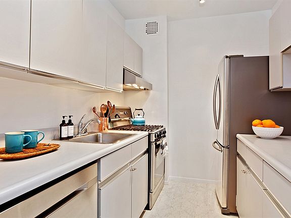 3rd image of 11-48 W 104th St #2B