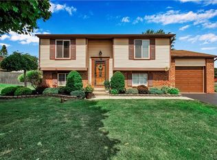 8100 Ashwood Dr, Niagara Falls, NY 14304
