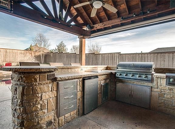 4th image of 2916 Chuck Wagon Dr