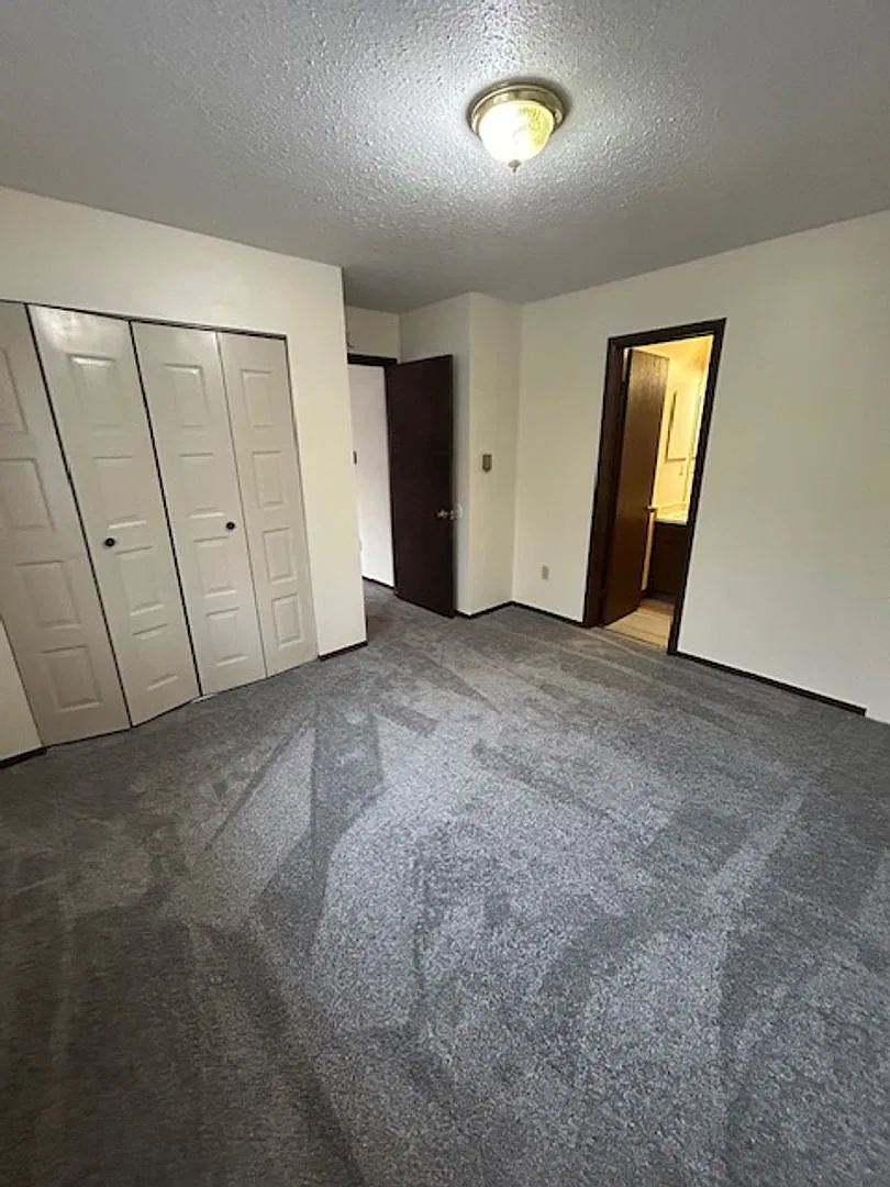 Rose Avenue Apartments — Photo 4