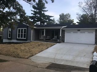 1046 Dutch Mill Dr, Ballwin, MO 63011