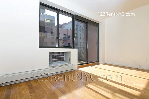 Rented by Chartwell Manhattan Realty | media 11