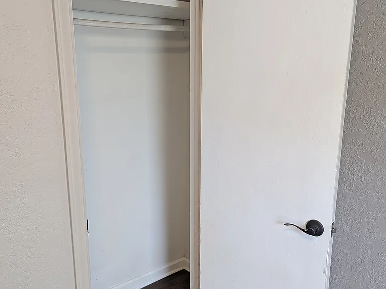109 N Vermont St — Photo 2
