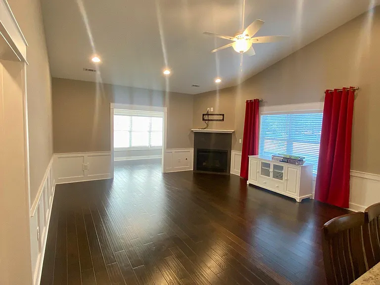 300 Canterbury Ln — Photo 6