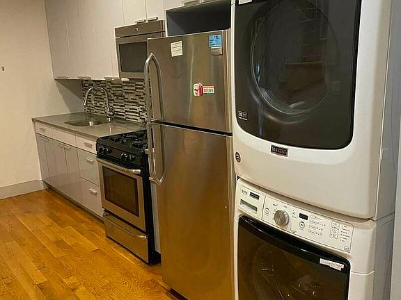 2nd image of 267 Kosciuszko St APT 4B
