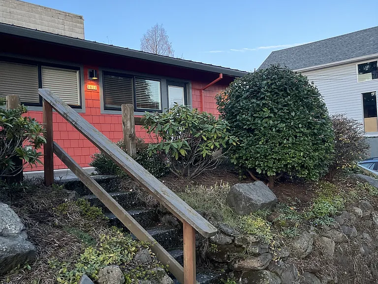 1611 SE Reedway St #1 — Photo 1