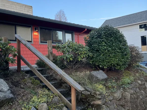 1611 SE Reedway St #1, Portland, OR 97202