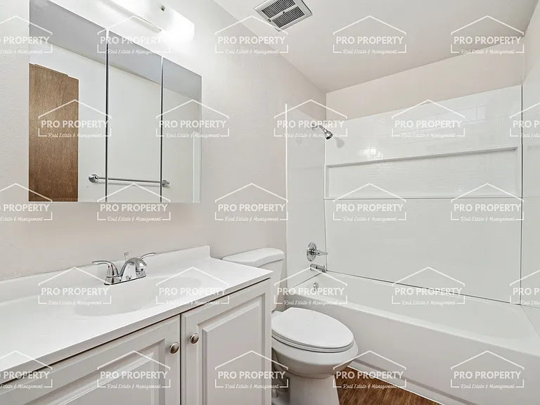 334 W 43rd St — Photo 10