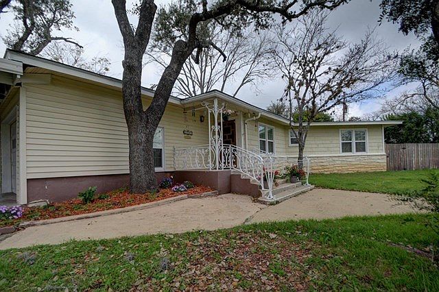 1st image of 1082 Bluebonnet Dr