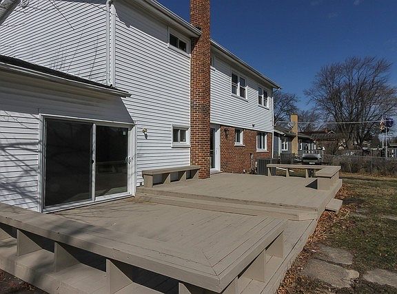 4th image of 116 E Canterbury Dr